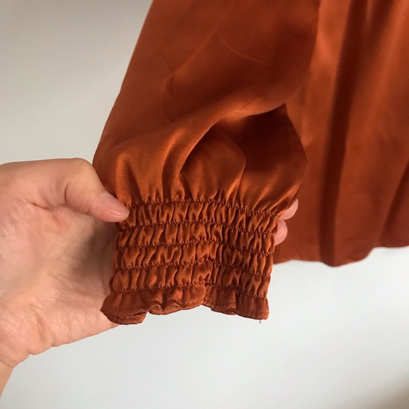 STUNNING LAFAYETTE 148 SILK TOP - Picture 4 of 8